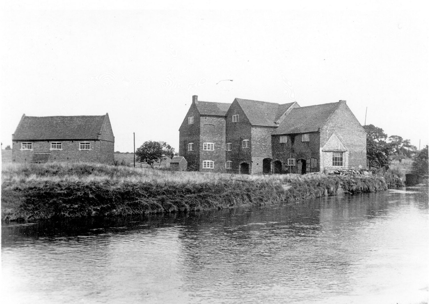 Kingsbury. Hemlingford Mill Our Warwickshire