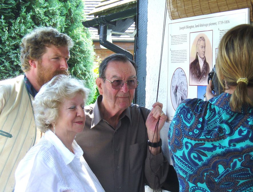 Adam Moore (in costume), Judy Elkington and Richard Erlam unveiling the Elkington plaque, Stretton on Dunsmore, June 2006 | Anne Langley