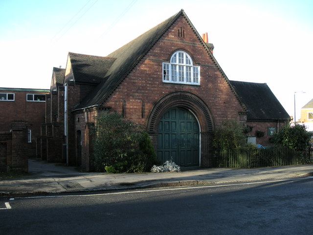 The drill hall for E Company 7th Battalion Royal Warwickshire Regiment built in 1913, Rugby. Now the headquarters of the WRVS Meals on Wheels. | Photograph (c) Ian Robb, originally published on www.geograph.org.uk