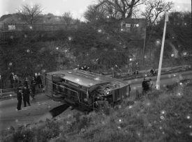 Photograph of overturned Leicester via Nuneaton bus. | Warwickshire County Record Office reference PH 882/12/158