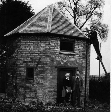 Black and white photo of the hexagonal tower belonging to Basket Hall | Image courtesy of the Stratford Herald, supplied by Eileen Lockyer