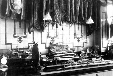 Leamington Spa.  Parade, George Mason, interior