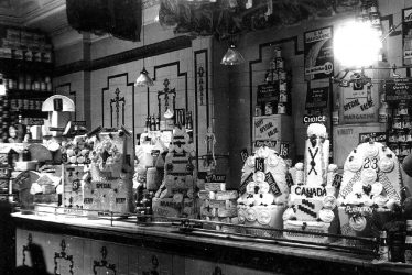 Leamington Spa.  Parade, George Mason, interior
