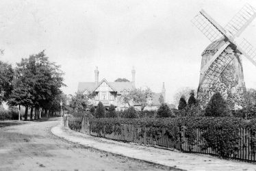 Leamington Spa,  Tachbrook Road Windmill