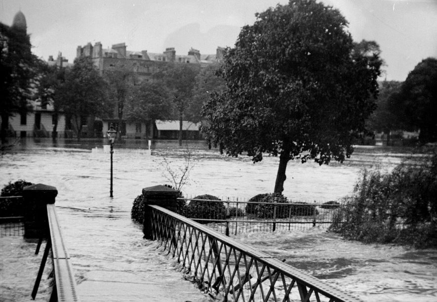 Leamington floods, Pump Room Gardens including bridge over River Leam.  May 1932 |  IMAGE LOCATION: (Warwickshire County Record Office)