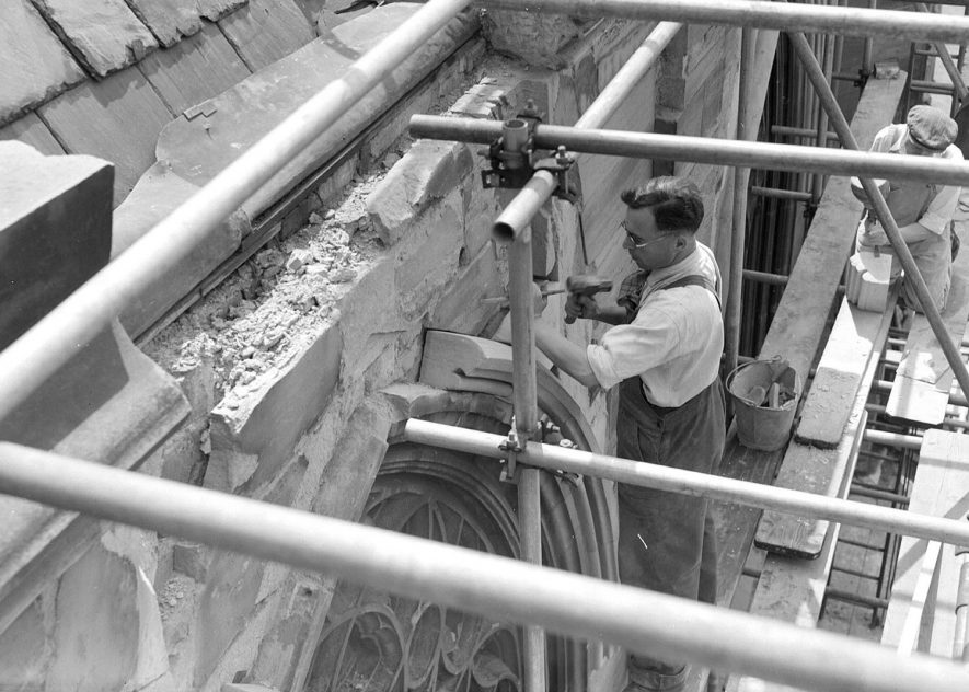 Stone masons repairing the Parish Church, Leamington Spa.  1956 |  IMAGE LOCATION: (Warwickshire County Record Office)