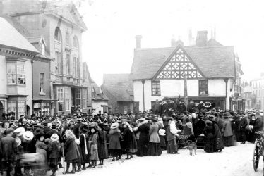 Henley in Arden.  Proclamation of King George V