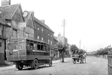 Henley in Arden.  First Midland Red Bus