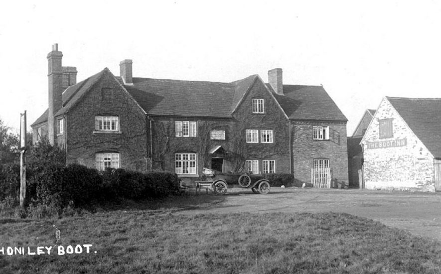 The Boot Inn, Honiley, motor car standing outside. 1910s | IMAGE LOCATION: (Warwickshire Museum Sites and Monuments Record)