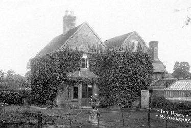 Hunningham.  Ivy House