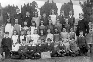 Hunningham.  School group