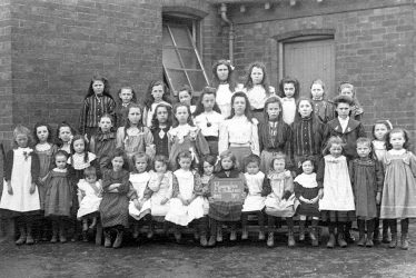 Hunningham.  School group