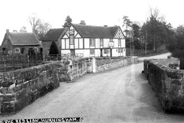 Hunningham.  Red Lion