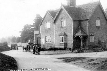 Hunningham.  Houses
