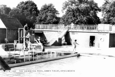 Kenilworth.  Abbey Fields swimming pool