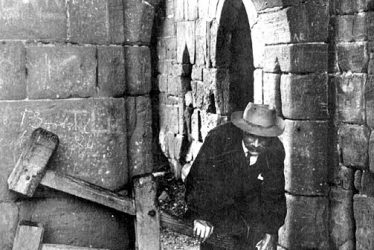 Kenilworth.  Tumble down stile at the Abbey