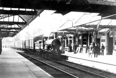Kenilworth.  Railway Station