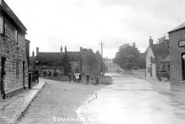 Kineton.  Southam Road
