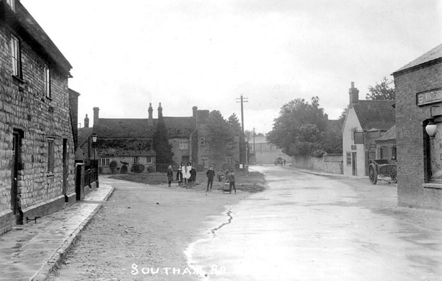 Southam Road, Kineton.  1900s |  IMAGE LOCATION: (Warwickshire County Record Office)
