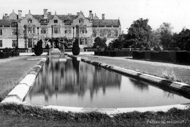 Moreton Morrell.  Moreton Paddox