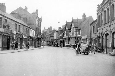 Nuneaton.  Queen's Road