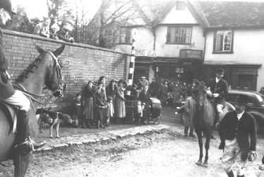 Southam.  Warwickshire Hounds