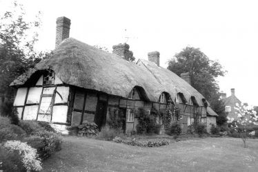 Stoneleigh.  Thatched cottages