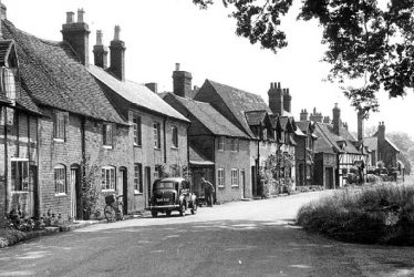 Warwick.  Bridge End