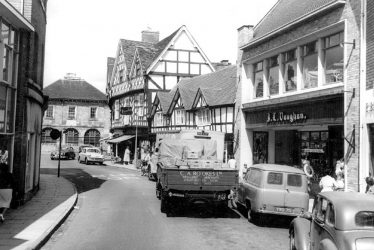 Warwick.  Swan Street