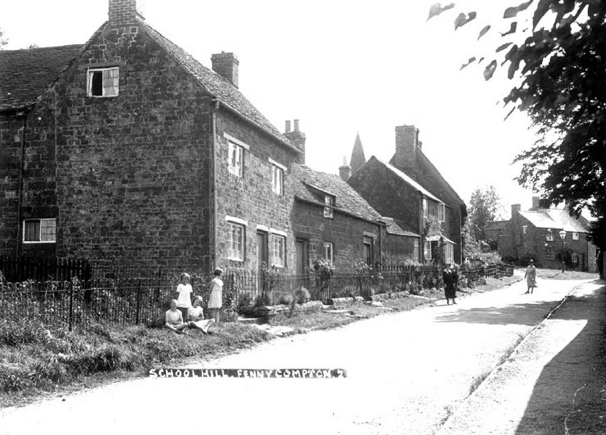 School Hill, Fenny Compton.  Stone cottages, street lamp. Children and women in street.  1930s |  IMAGE LOCATION: (Warwickshire County Record Office)