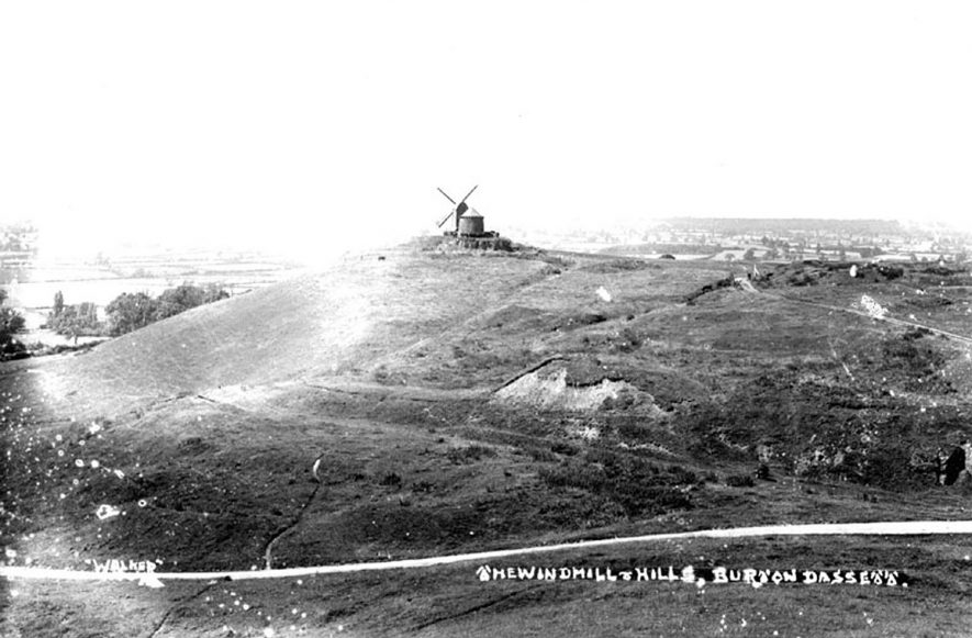 Windmill on Windmill Hill, Burton Dassett.  1930s |  IMAGE LOCATION: (Warwickshire County Record Office)