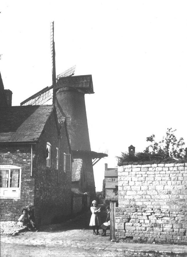 Windmill and adjoining cottage, Harbury. Children in street. 1900s |  IMAGE LOCATION: (Warwickshire County Record Office)