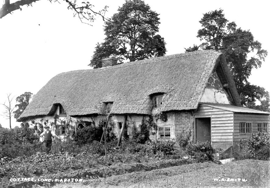Old thatched cottage, Long Marston.  1900s |  IMAGE LOCATION: (Warwickshire County Record Office)