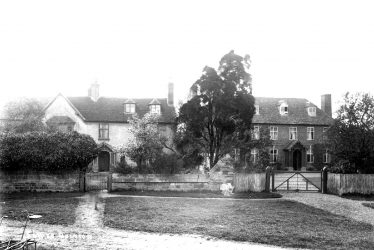 Quinton, Lower.  Houses