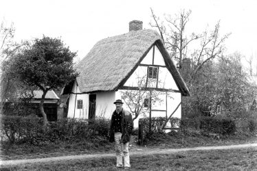 Welford on Avon.  Old Cottage