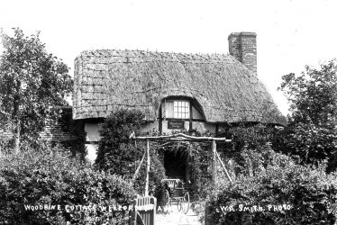 Welford on Avon.  Woodbine Cottage