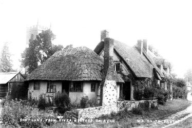 Welford on Avon.  Boat Lane, cottages