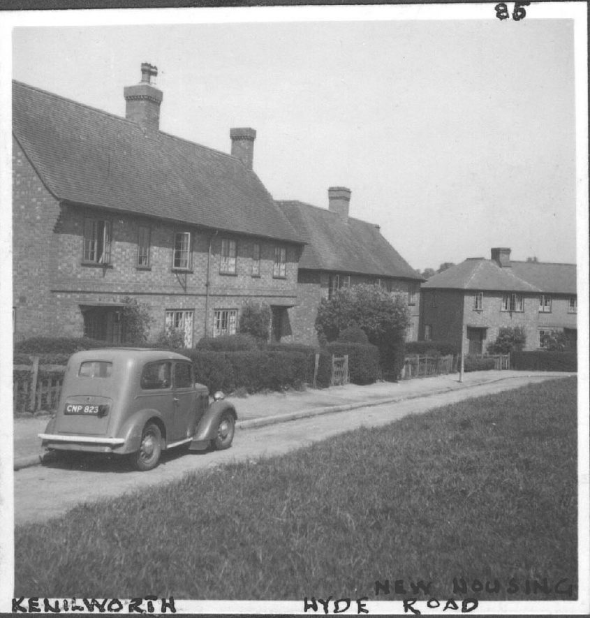 New housing in Hyde Road, Kenilworth.  1930s |  IMAGE LOCATION: (Warwickshire County Record Office)