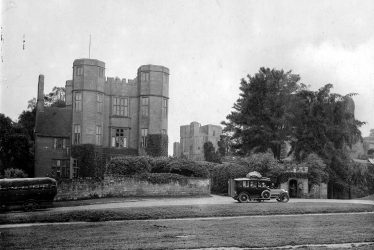 Kenilworth.  Castle, Gatehouse