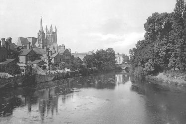 Leamington Spa.  River Leam