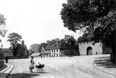 Warwick.  Mill Street and Castle Gateway
