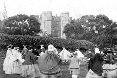 Kenilworth.  Castle, Gatehouse