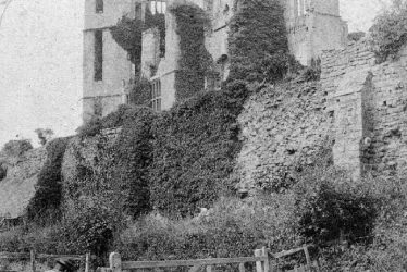 Kenilworth.  Castle