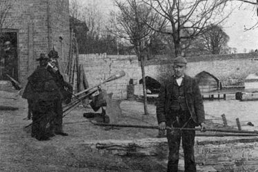 Bidford on Avon.  Bridge over river