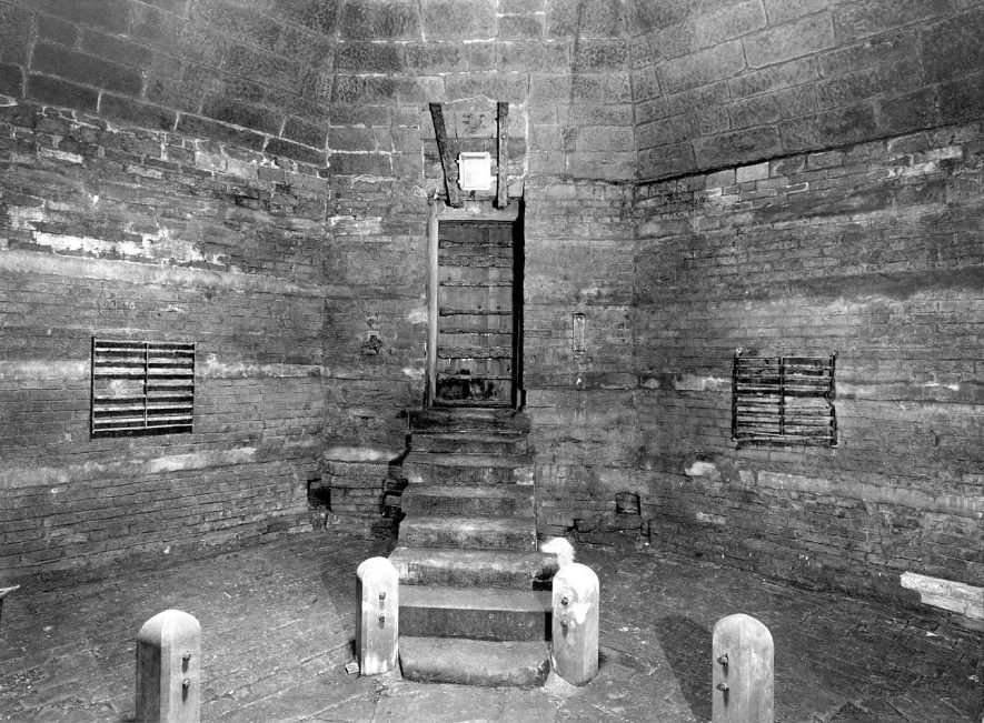 Old dungeon in the Shire Hall, Warwick. 1951 |  IMAGE LOCATION: (Warwickshire County Record Office)