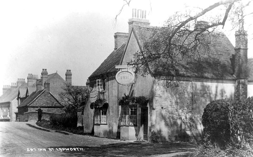 View of the Navigation Inn on the side of the canal  taken from the Old Warwick Road, Lapworth.  1910s |  IMAGE LOCATION: (Warwickshire County Record Office)