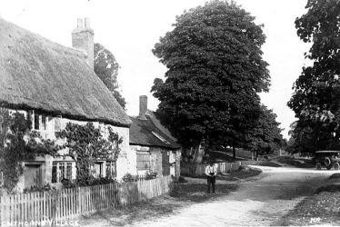 Lighthorne.  Thatched cottages