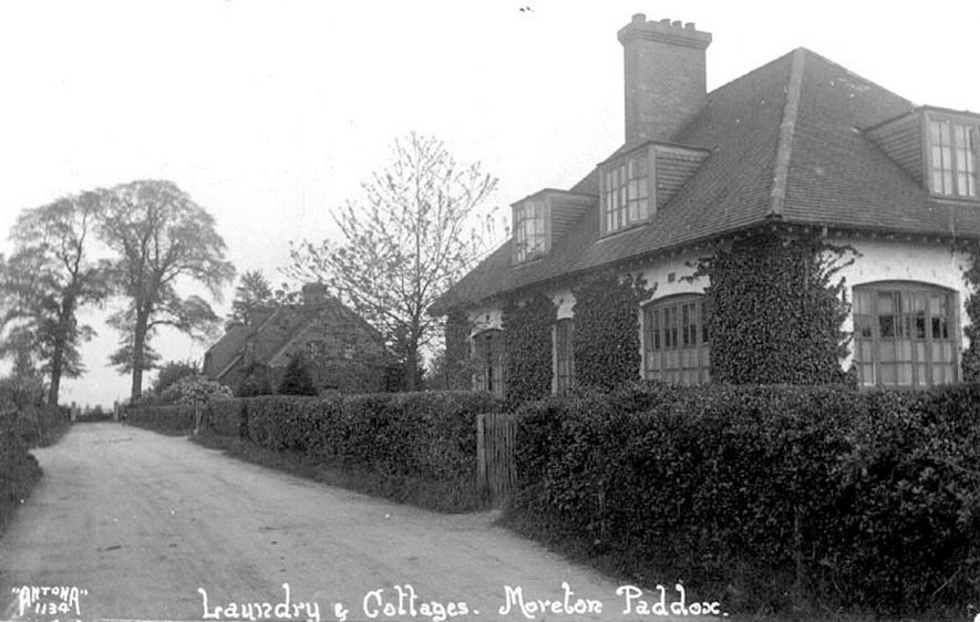 Cottages on the Moreton estate at Moreton Paddox, one of which was the laundry for the big house.  1900s |  IMAGE LOCATION: (Warwickshire County Record Office)