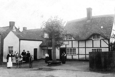 Newbold on Avon.  Three Horse Shoes