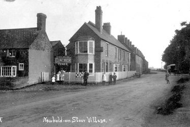 Newbold on Stour.  Village scene